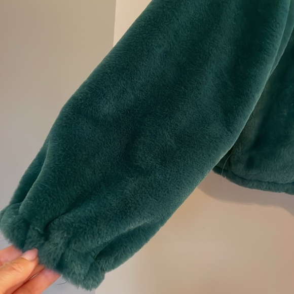 EUC green velour bomber jacket size small cozy winter wear zip up - Picture 3 of 7